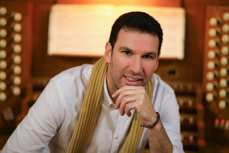 J. S. Bach como telón de fondo et altera