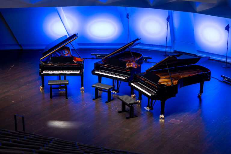 Los tres pianos Steinway & Sons.